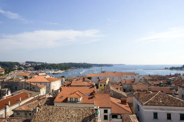 Vista panorámica de la ciudad Porec desde la torre de la basílica, Istra — Foto de Stock