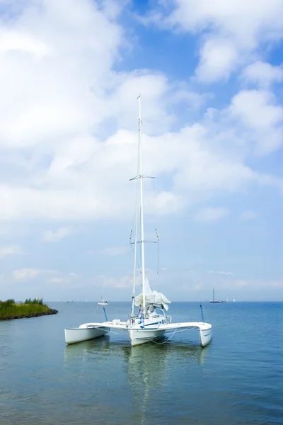 De weg naar de vuurtoren, marken, Nederland — Stockfoto