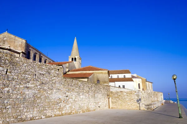 Porec - gamla Adriatiska stad i Kroatien, Istrien regionen. populära tou — Stockfoto