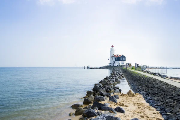 Der Weg zum Leuchtturm, marken, die Niederlande — Stockfoto