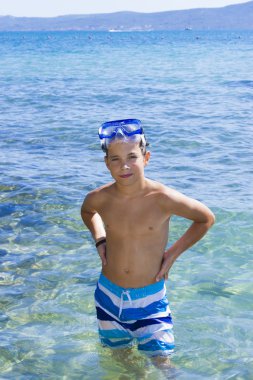 Denizde kalan şirin onbir yaşında erkek