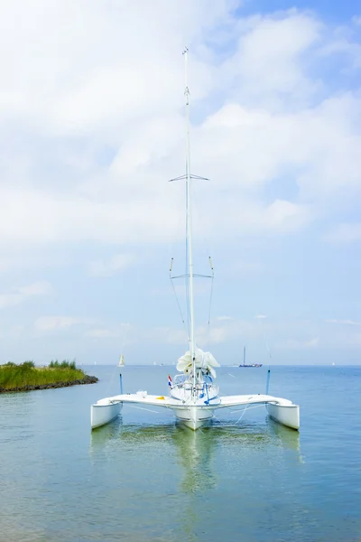 De weg naar de vuurtoren, marken, Nederland — Stockfoto