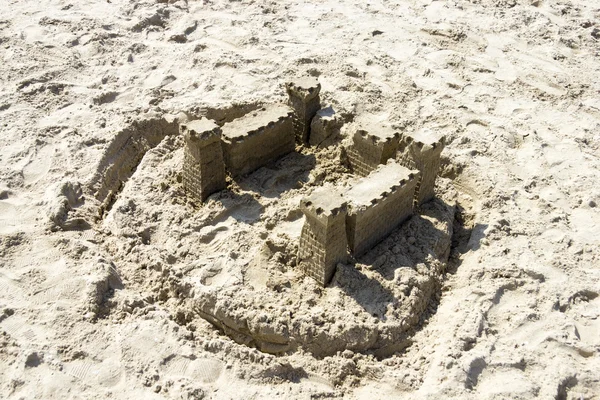 Песчаный замок на пляже, Северное море, Нидерланды — стоковое фото