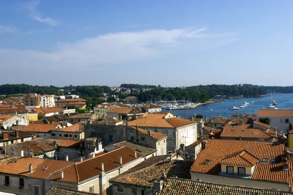 Panoramiczny widok na dół miasta porec z wieży bazyliki, istra — Zdjęcie stockowe