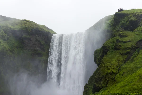 Skogafoss vízesés-Izland nyári — Stock Fotó