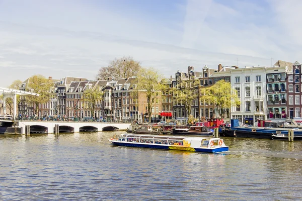 Vista sobre houseboats, Amsterdã, Holanda — Fotografia de Stock