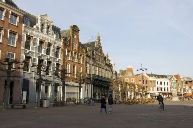 gün batımını eski tipik Hollanda evine