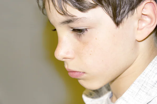 Retrato de um menino triste closeup — Fotografia de Stock