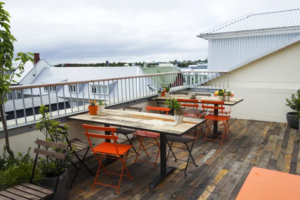 Modernes Café auf der Terrasse — Stockfoto