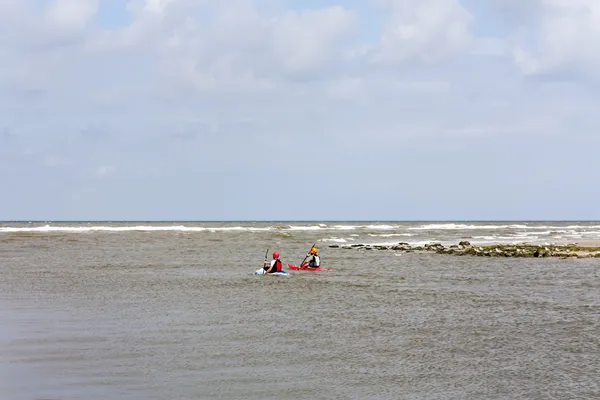 Two sea kayaks, North Sea, the Netherlands — Stock Photo, Image