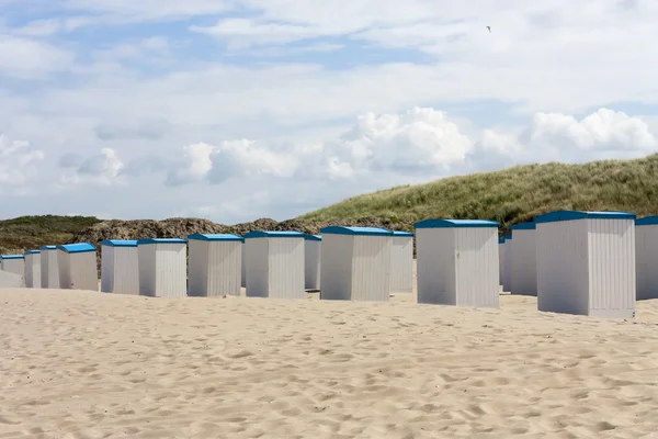 Stranden hyddor längs Nordsjön i Nederländerna — Stockfoto