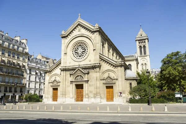 Facade of a cathedral in Paris, France — Stock Photo, Image