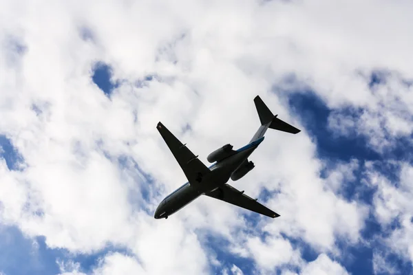 Airplane flying at blue sky — Stock Photo, Image