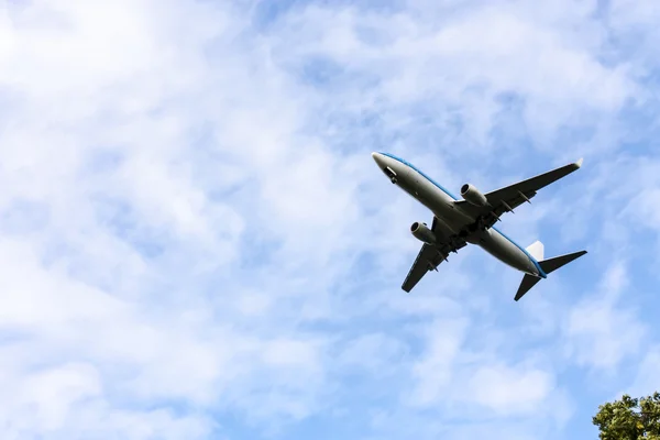 Airplane flying at blue sky — Stock Photo, Image