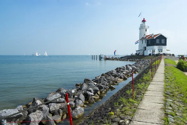 Cesta k majáku, marken, Nizozemsko — Stock fotografie