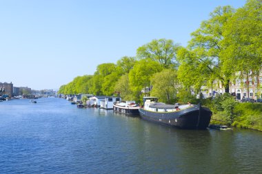 teknelerle amsterdam şehir merkezine doğusunda kanala