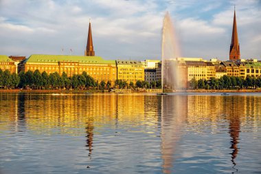 Hamburg gün batımında