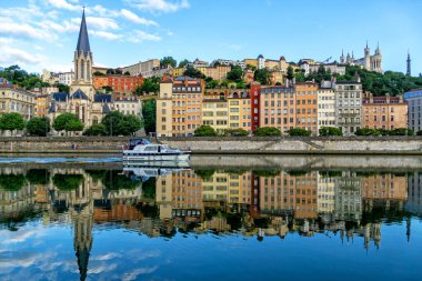 Lyon nehirde Saone
