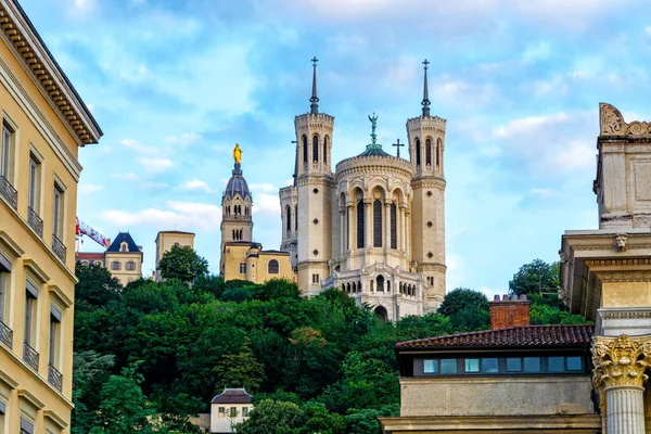 Lyon 'daki Notre Dame de Fourviere Bazilikası