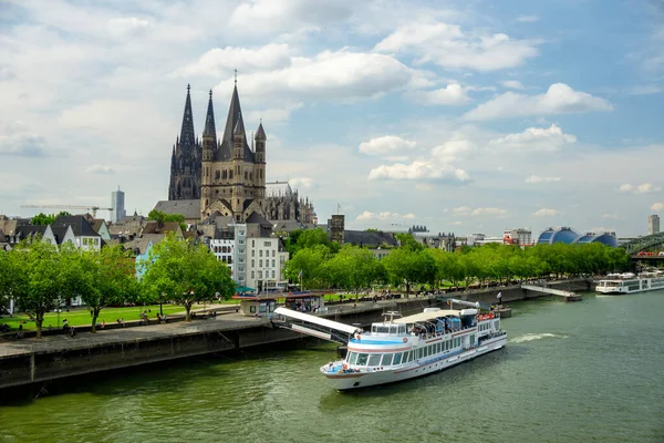 Kolínský nábřeží řeky Rýn — Stock fotografie