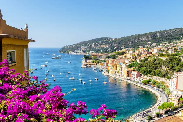 Villefranche-sur-Mer Fransız Rivierası üzerine