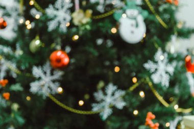 Noel ağacı ve bokeh ışığının soyut bulanık arkaplanı, yeni yıl kutlaması, noel tatili, yeni yıl tatili, festival, arka plan konsepti, klasik renk tonu