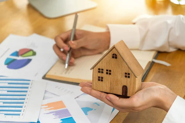 Real Estate Broker Manager Holding House Model Working Calculating Graph — Stockfoto