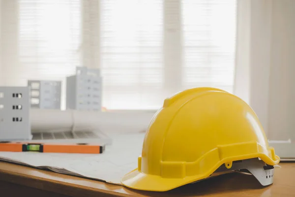 Contractor Yellow Safety Helmet Workplace Desk Building Model Blueprint Tools —  Fotos de Stock