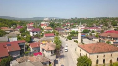 Romanya 'nın kuzeyindeki Dobruja kentinde küçük bir kasaba olan Babadag' ın hava manzarası