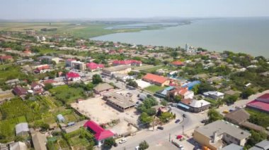 Romanya 'nın Tuna Deltası' ndaki küçük bir balıkçı kasabası olan Sarichioi 'nin hava manzarası