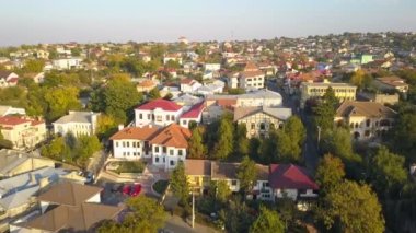 Romanya 'nın kuzey Dobruja kentindeki Tulcea kentinin hava manzarası