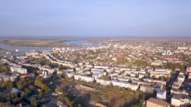 Romanya 'nın kuzey Dobruja kentindeki Tulcea kentinin hava manzarası