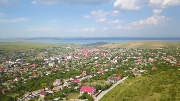 루마니아의 발칸반도에 마을인 공중에서 — 비디오