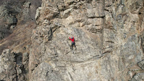 Treino de escalada em encostas íngremes nas montanhas — Fotografia de Stock