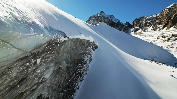 A huge ice wave froze in the mountains — Stock Photo, Image