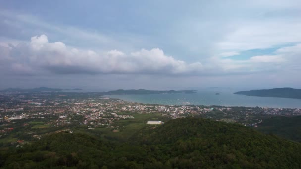 Letecký pohled na ostrov od dronu.
