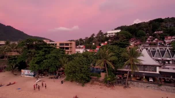 Pôr-do-sol laranja com vista para a praia — Vídeo de Stock