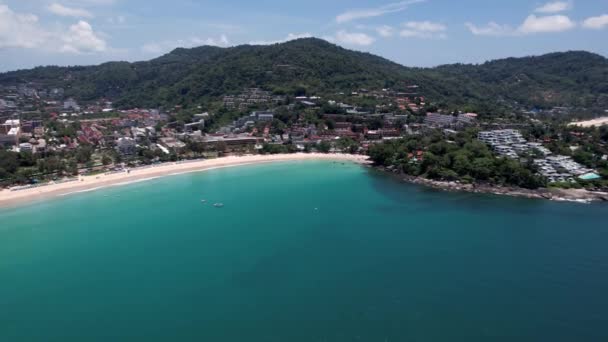 La spiaggia bianca come la neve di Kata sull'isola di Phuket. — Video Stock