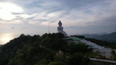 Büyük Buda 'nın insansız hava aracı görüntüsü, Tayland.