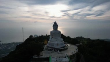 Büyük Buda 'nın insansız hava aracı görüntüsü, Tayland.