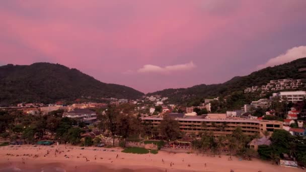 橙色夕阳西下，可以看到海滩 — 图库视频影像