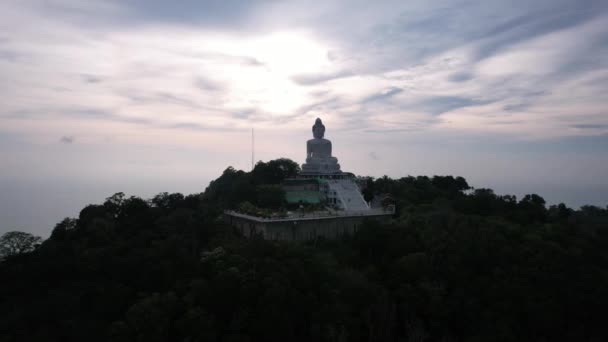 Drone uitzicht op de Grote Boeddha, Thailand. — Stockvideo