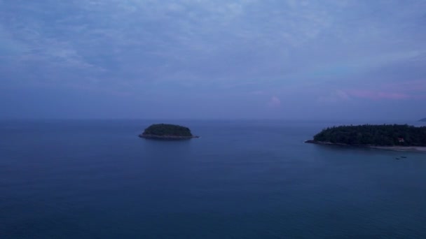 Brzy ráno na ostrově Phuket. Pláž Kata. — Stock video