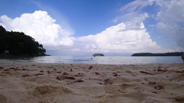 Bela timelapse da praia e nuvens. — Vídeo de Stock