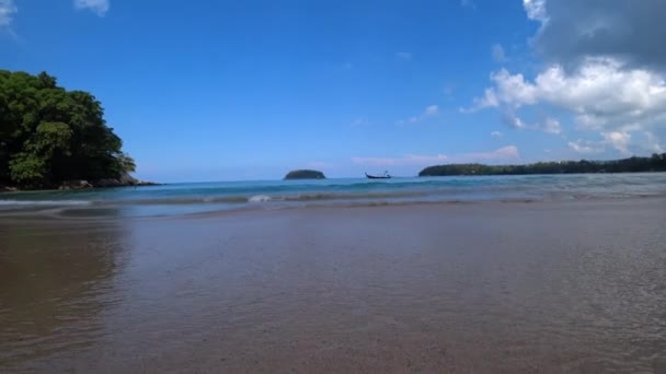 A small wave and current on Kata beach. — Video