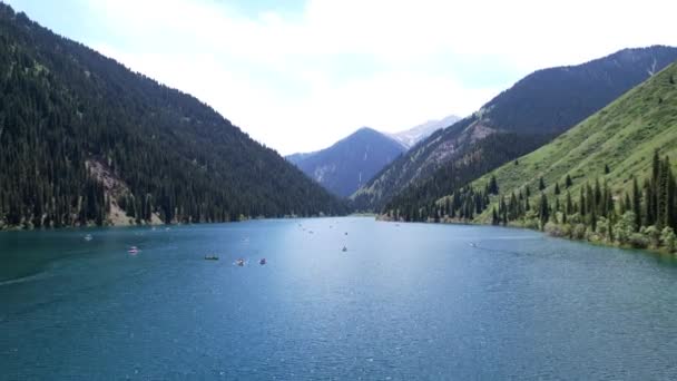 Kolsai mountain lake and green forest. Top view. — Video Stock