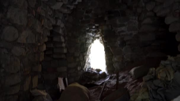 Castelo de pedra, perto das paredes e dentro. — Vídeo de Stock