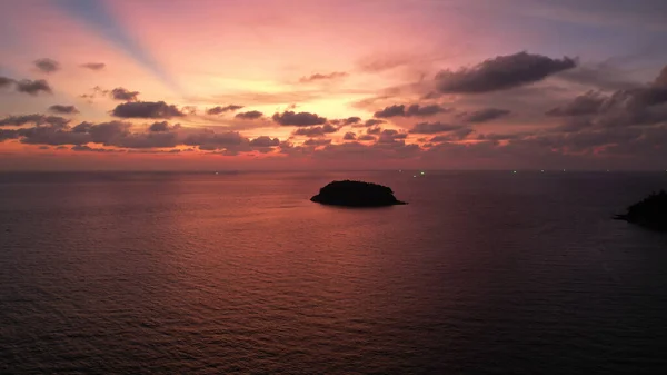 Golden Orange Sunset View Sea Island Small Waves Rays Sun — стоковое фото