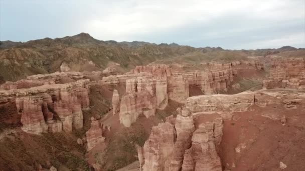 Gran Cañón Charyn Rocas Rocas Sedimentarias Enormes Grietas Las Rocas — Vídeo de stock