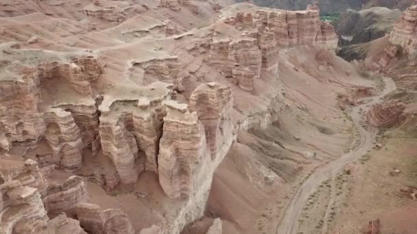 Gran Cañón Charyn Rocas Rocas Sedimentarias Enormes Grietas Las Rocas — Vídeo de stock